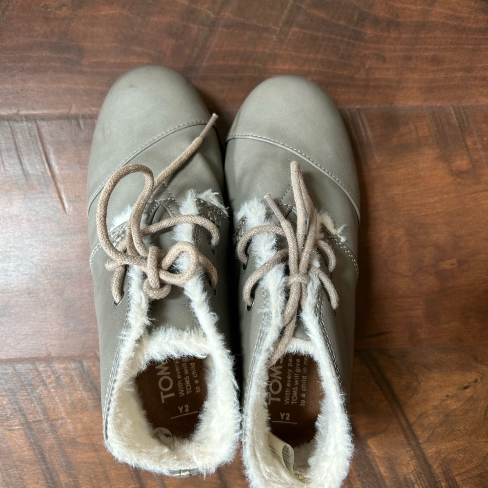 Toms Taupe Lace-Up Boots with Plush Lining